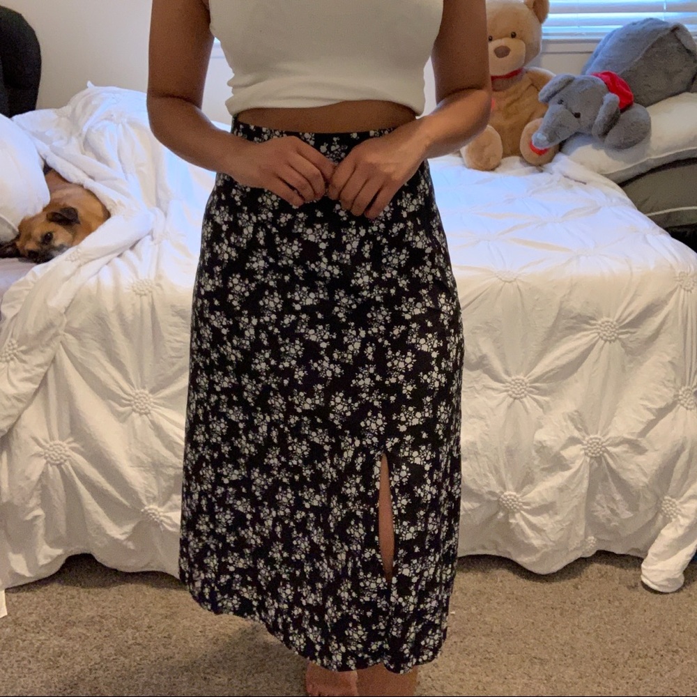 Black midi skirt with slit and raw edge